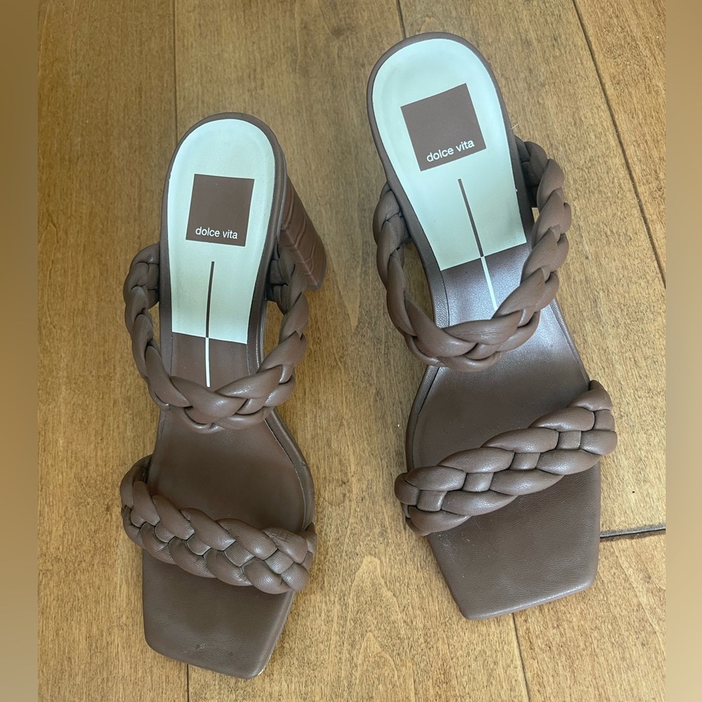 Dolce Vita Paily Sandal in Cafe - 8.5
